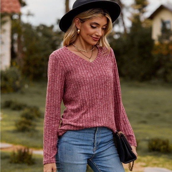 Classic Chic Ribbed V-Neck Sweater - Picture 4 of 4